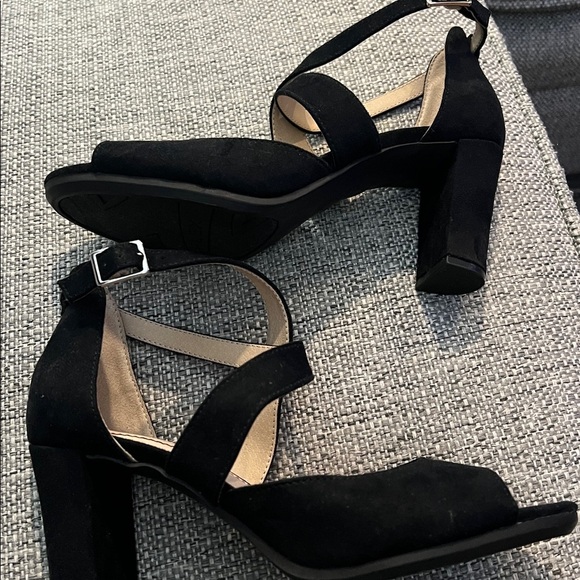 Life Stride Allison Strappy Dress Sandals Black size 7.5 NWOT - Picture 7 of 10